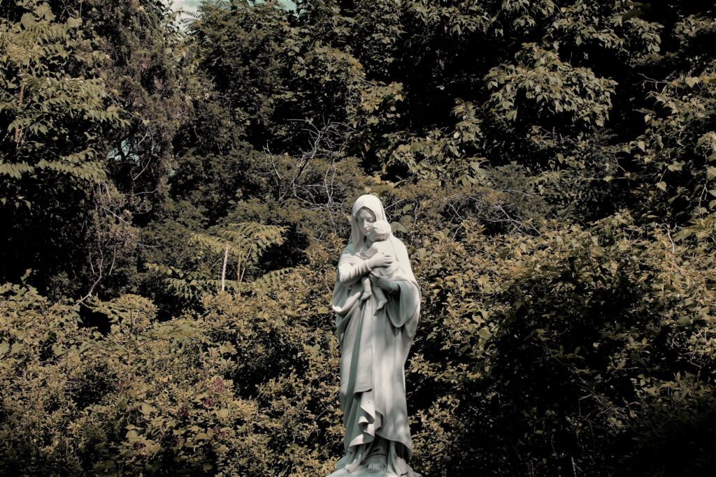 Sisters Statue Style