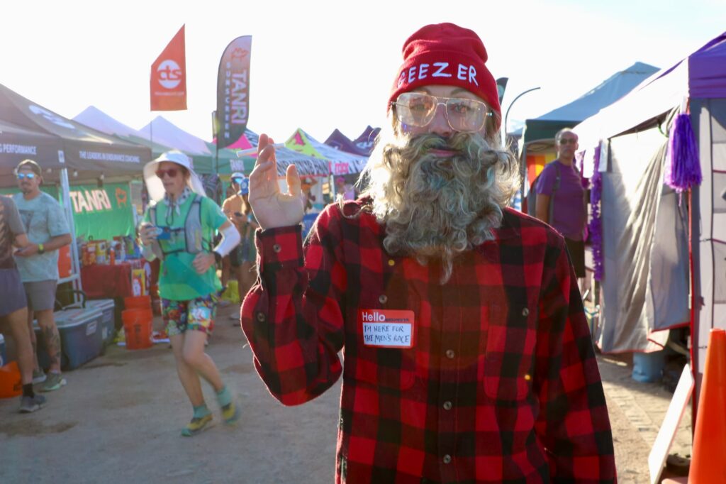 Laz showed up and shared a little second hand smoke with the runners. 🚬 He also won the costume contest. 🏆