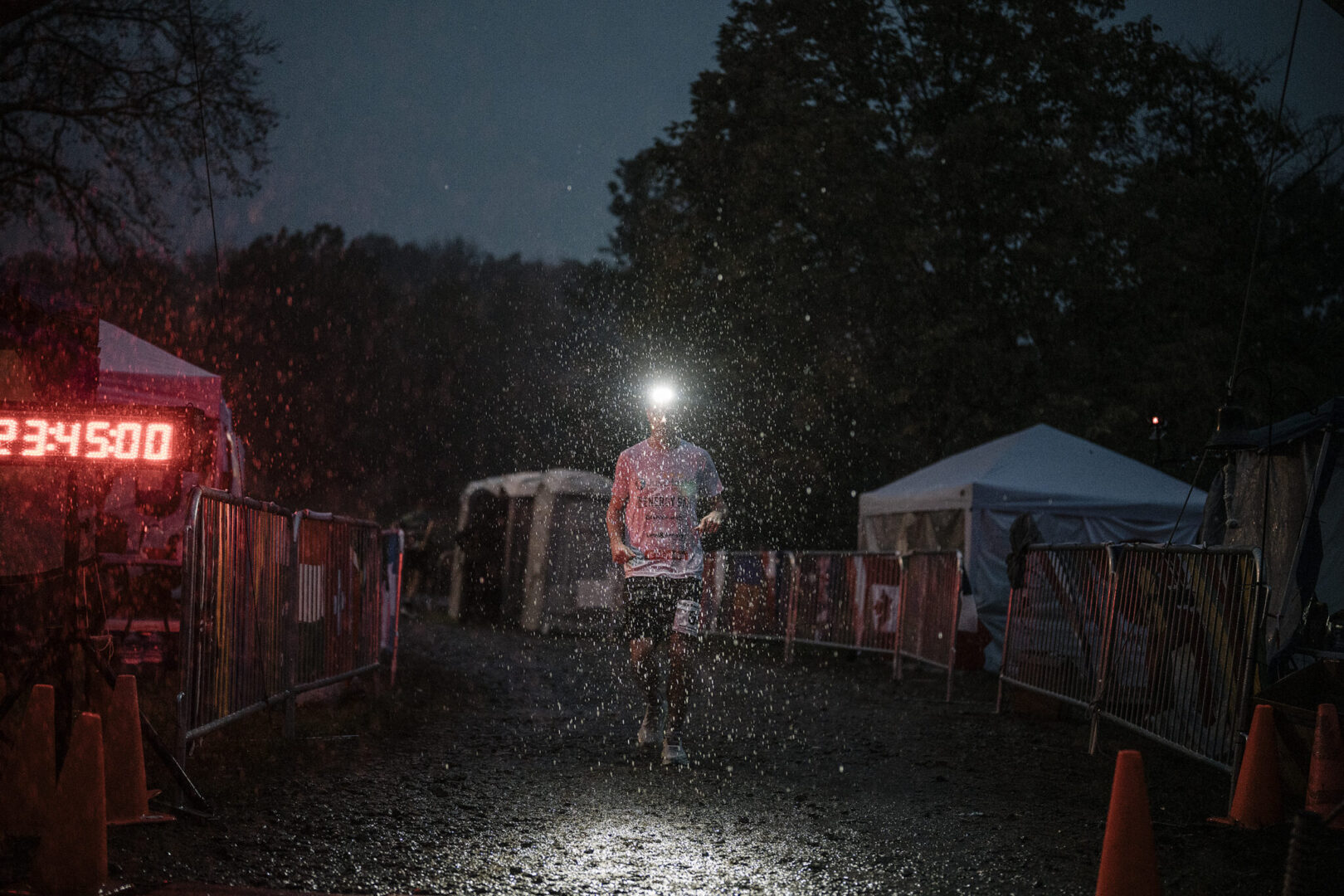 After a very hot first day, bad weather is coming in during the first night of the race