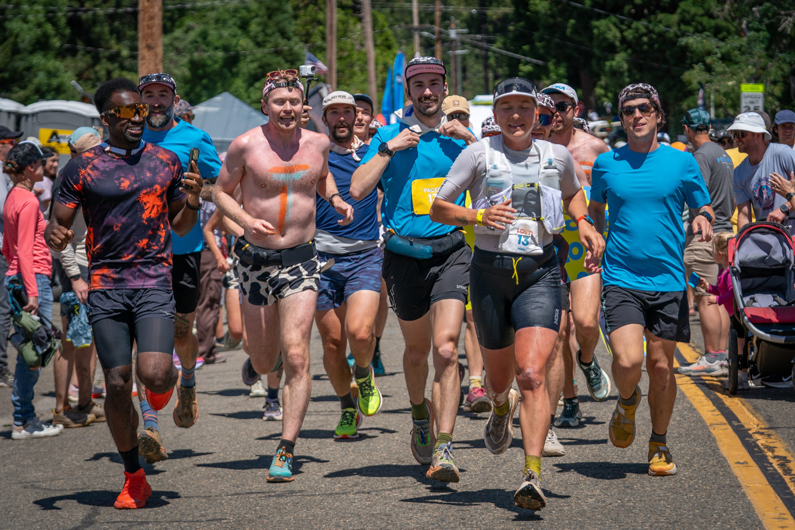 Amazing Images from the 2026 Western States 100 14 Images from the 2026 Western States
